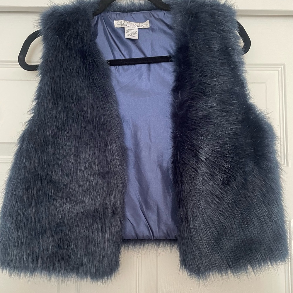 Sans Souci Navy Faux-Fur Crop Vest (Small)
